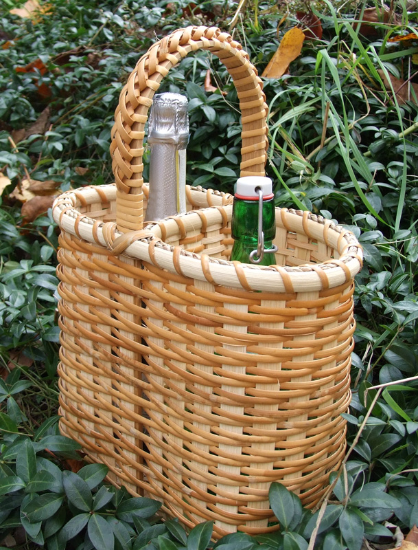 Double wine carrier basket with decorated oak handle