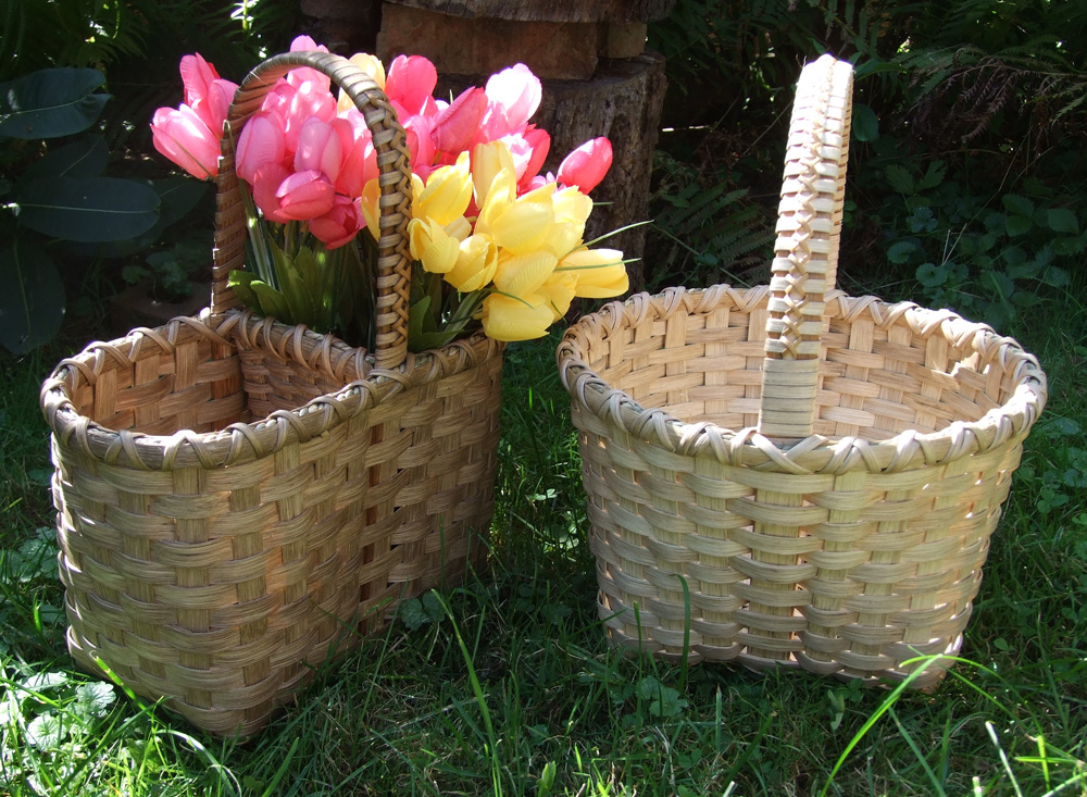 Double-wine carrier basket and a Williamsburg-style basket